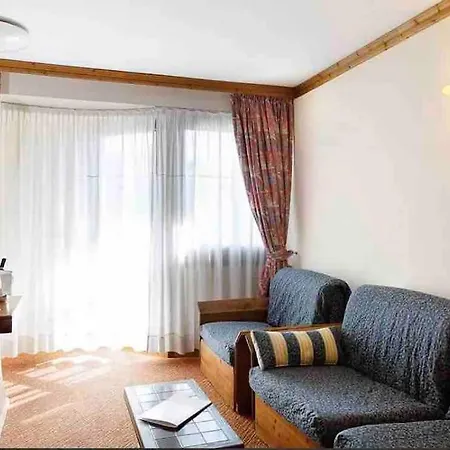 Dell'hotel Alaska A Cortina, Con Posto Auto